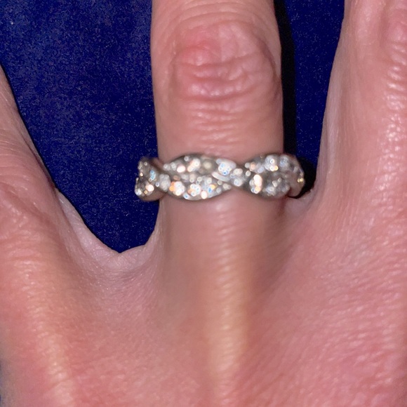 Pretty & simple band-perfect for any occasion - Picture 2 of 2